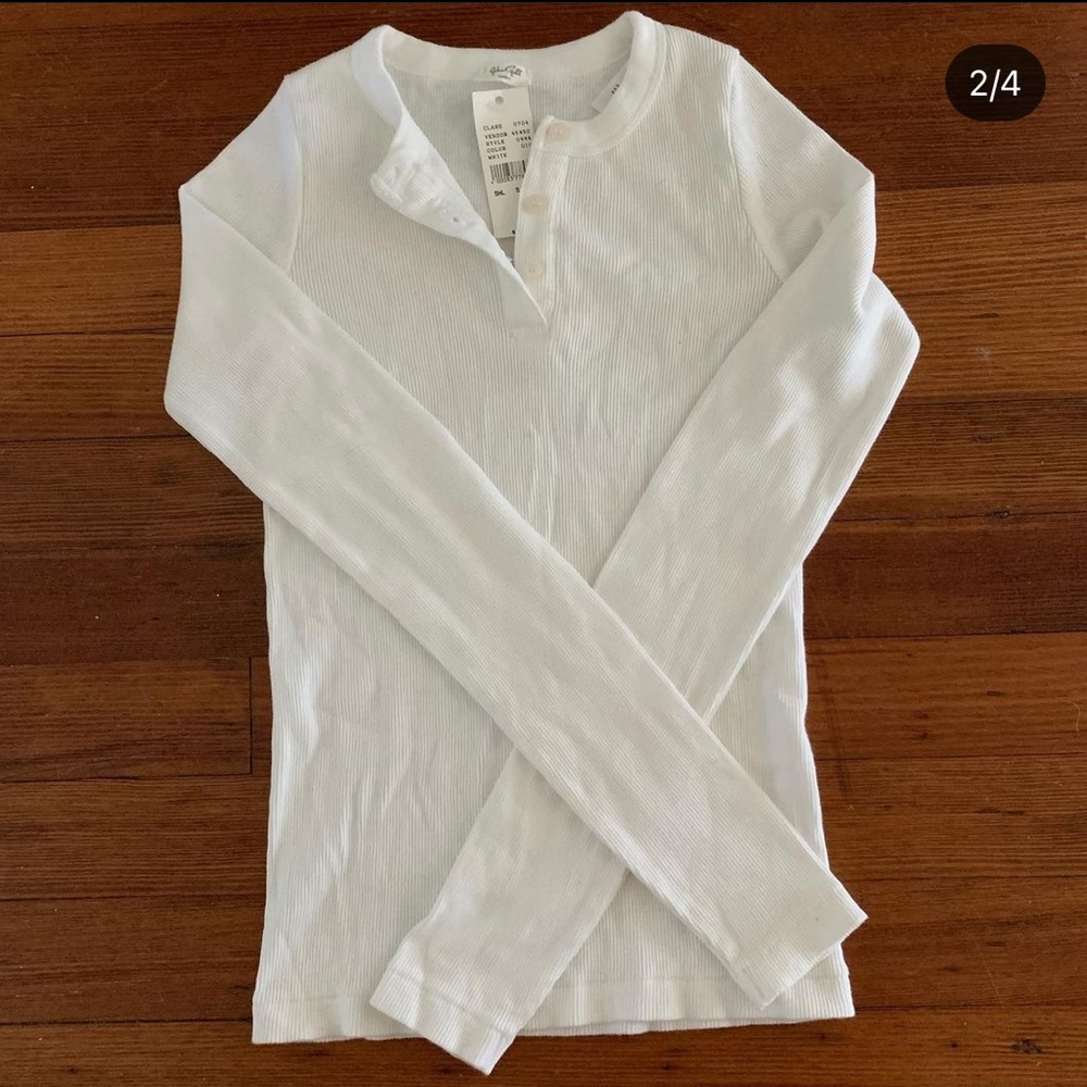 Brandy Melville Delilah button top